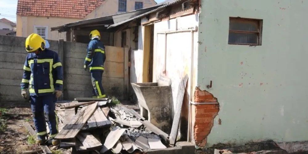 Bombeiros chegaram ao local rapidamente e situação logo foi controlada