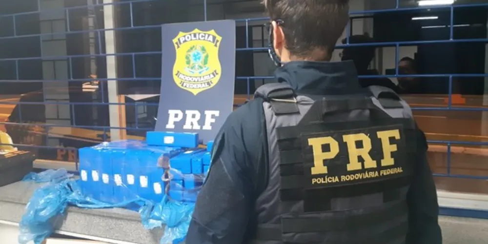 Imagem ilustrativa da imagem PRF prende casal com 44 KG de maconha em Irati