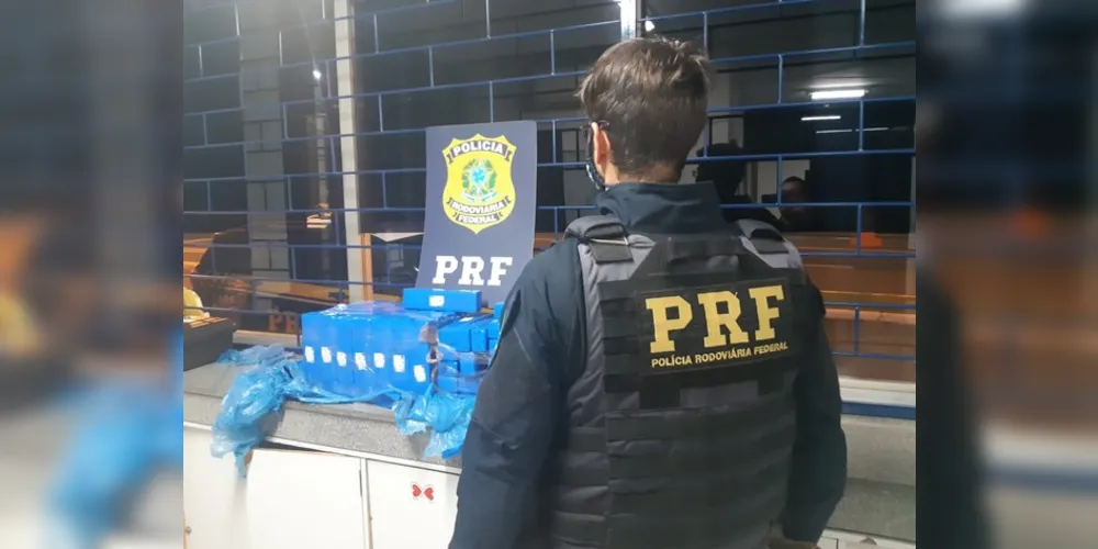 Imagem ilustrativa da imagem PRF prende casal com 44 KG de maconha em Irati