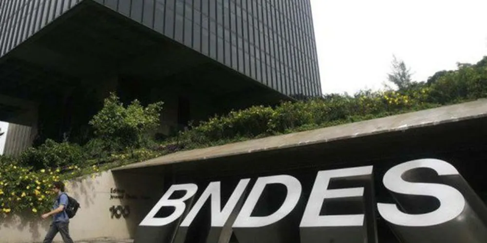 De acordo com o BNDES, estão aptos a aderir ao plano os empregados do quadro próprio que tenham menos de 75 anos e já estejam aposentados pelo INSS.