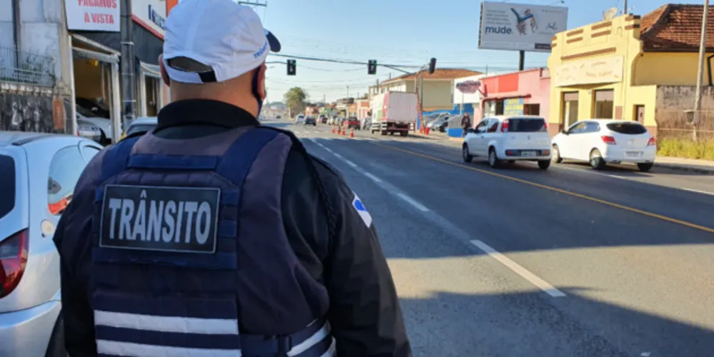 Imagem ilustrativa da imagem Avenida Carlos Cavalcanti passa a ter sentido único