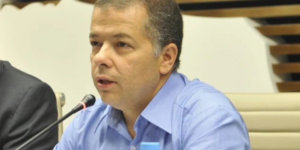 A PF cumpre outros três mandados de prisão temporária e 15 de busca e apreensão relacionadas a doações não contabilizadas que somariam R$ 5 milhões. 