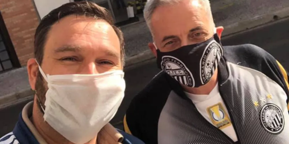 Imagem ilustrativa da imagem Pauliki e Jocelito posam junto em foto nas redes sociais
