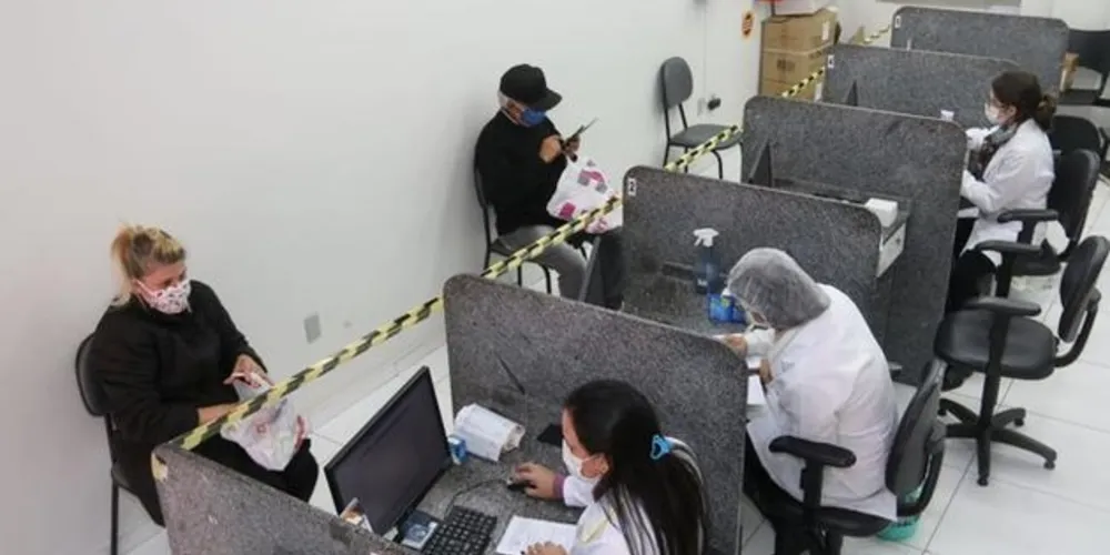 A principal mudança consiste na suspensão da entrega de senhas ao público, que passará a ser atendido somente mediante agendamento prévio pelo telefone .