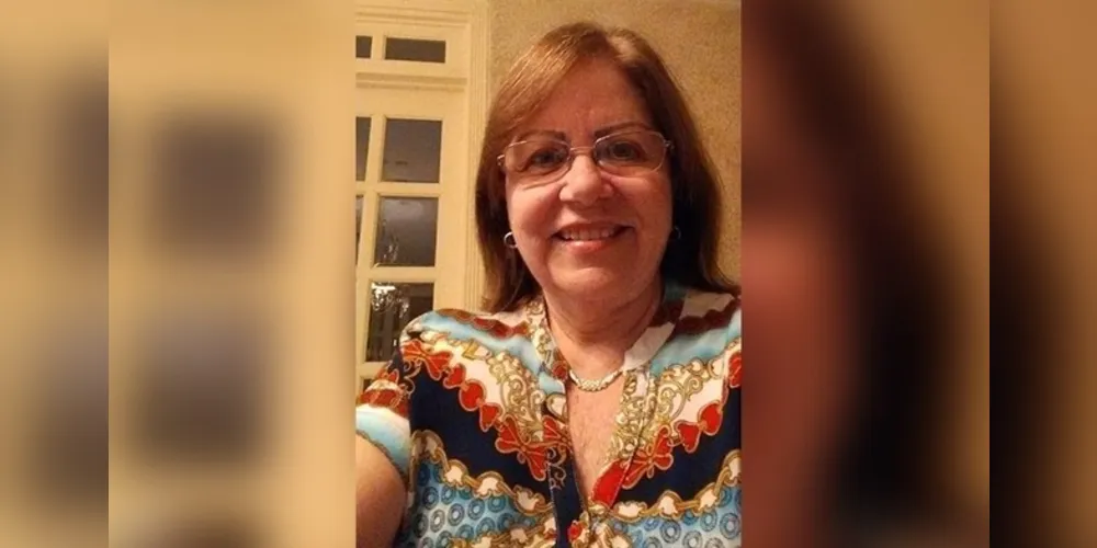 Sueli Fernandes é filha da escritora, trovadora e artista plástica Amalia Max, formada em História pela UEPG e publicou seu primeiro livro  em 2019.