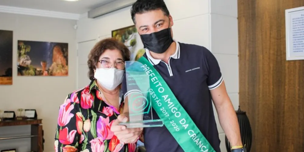Para o prefeito, trata-se de um dos mais importantes reconhecimentos de sua gestão, extensiva a todos os professores e profissionais da Assistência Social. 