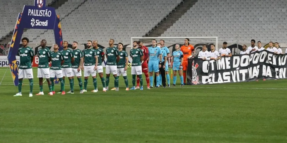 Vitória por 1 a 0 foi garantida pelo goleiro Cássio com cinco defesas difíceis