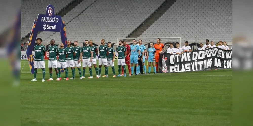 Vitória por 1 a 0 foi garantida pelo goleiro Cássio com cinco defesas difíceis
