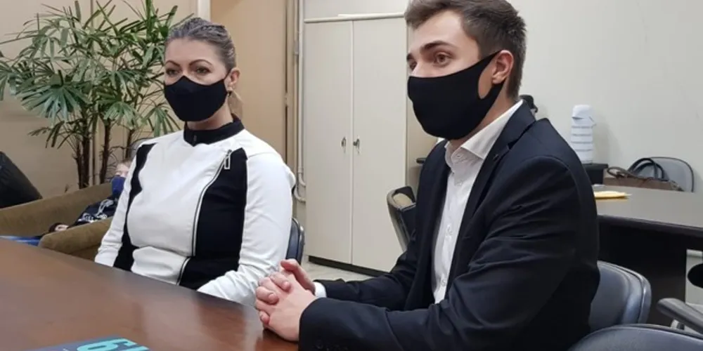 Imagem ilustrativa da imagem Zampieri e Aline Sleutjes entregam duas UTIs para PG