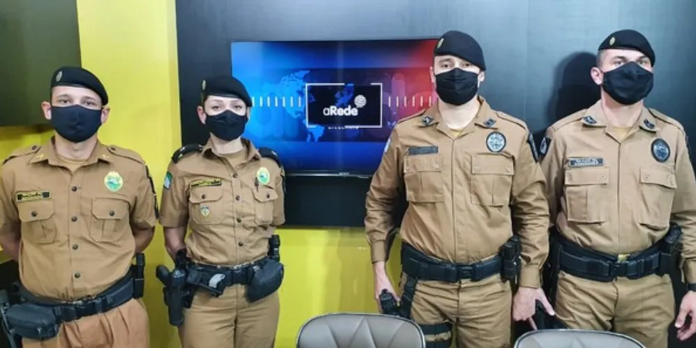Imagem ilustrativa da imagem Policiais militares salvam moradores de casas em chamas