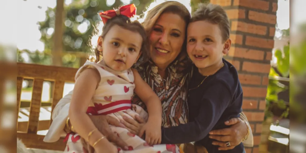 Vera Cury e seus netos Felipe Cosmoski Cury e Maria Eduarda Cury Silva