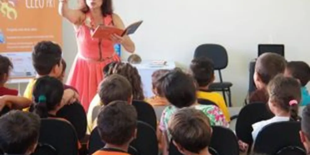 Projeto da escritora é destinado a alunos do ensino fundamental