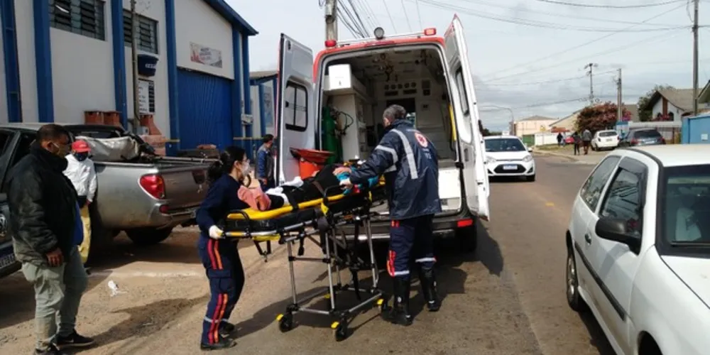 Um pedestre, um motociclista e uma gestante tiveram ferimentos e foram para o hospital