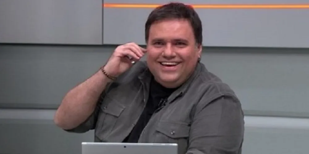 O jornalista estava internado com complicações decorrentes da Covid-19