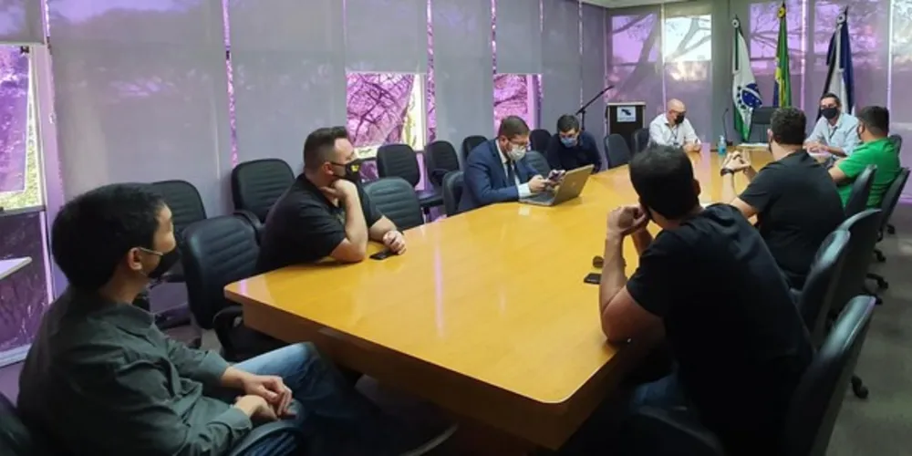 Nova bandeira mudaria o atendimento de restaurantes e bares, o que prejudicaria o setor. Reunião aconteceu nesta terça-feira