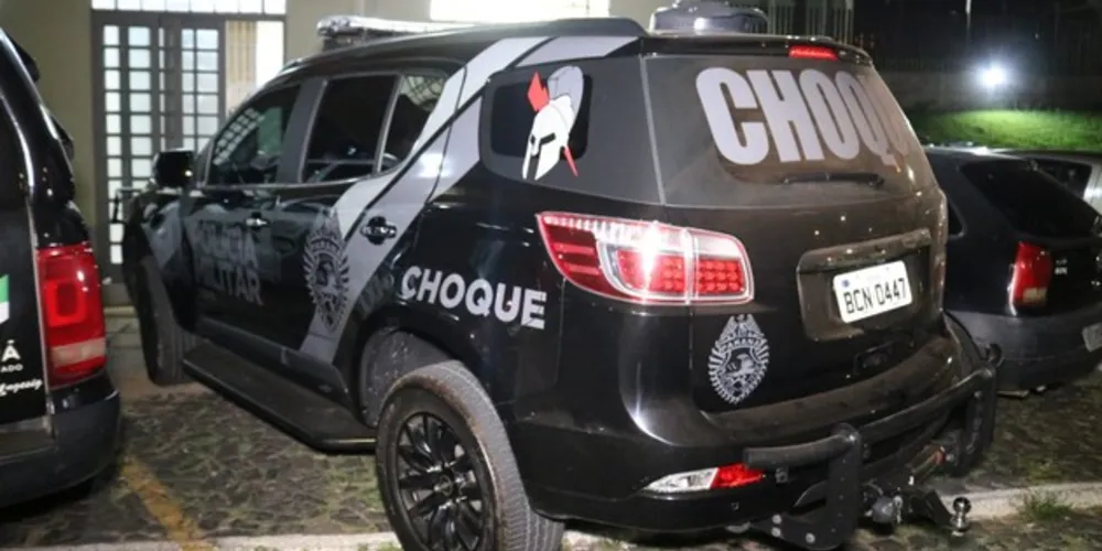 Além dos três presos, policiais encontraram cocaína, maconha e caderno com anotações do tráfico