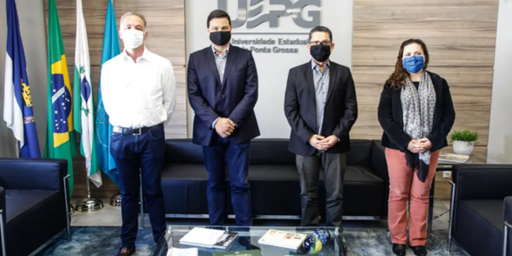 Expectativa é que pavimentação no campus Uvaranas seja concluída ainda em 2020