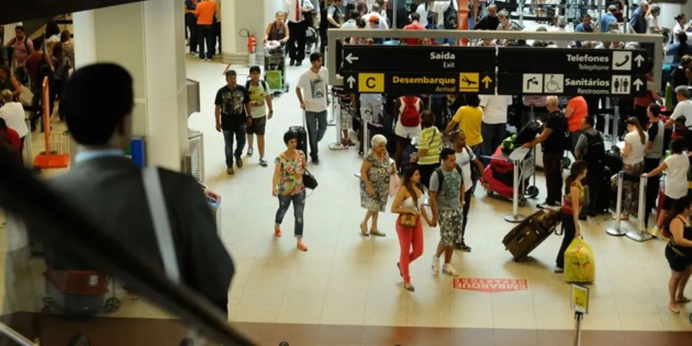 A medida pretende capacitar os trabalhadores dos aeroportos a identificarem situações suspeitas, além de conscientizar passageiros por meio de avisos nas telas de horários de voos e nos espaços operados pela estatal.