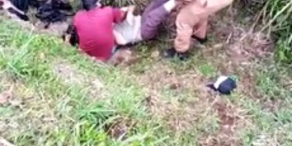 Imagem ilustrativa da imagem Policiais militares resgatam idoso que estava entalado em manilho