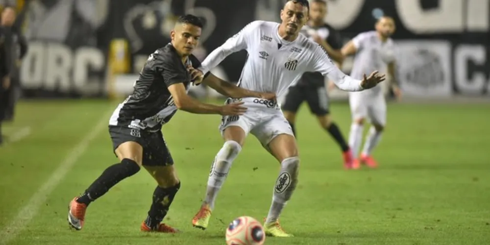 Peixe saiu na frente com gol de Marinho, mas Ponte Preta conseguiu a virada