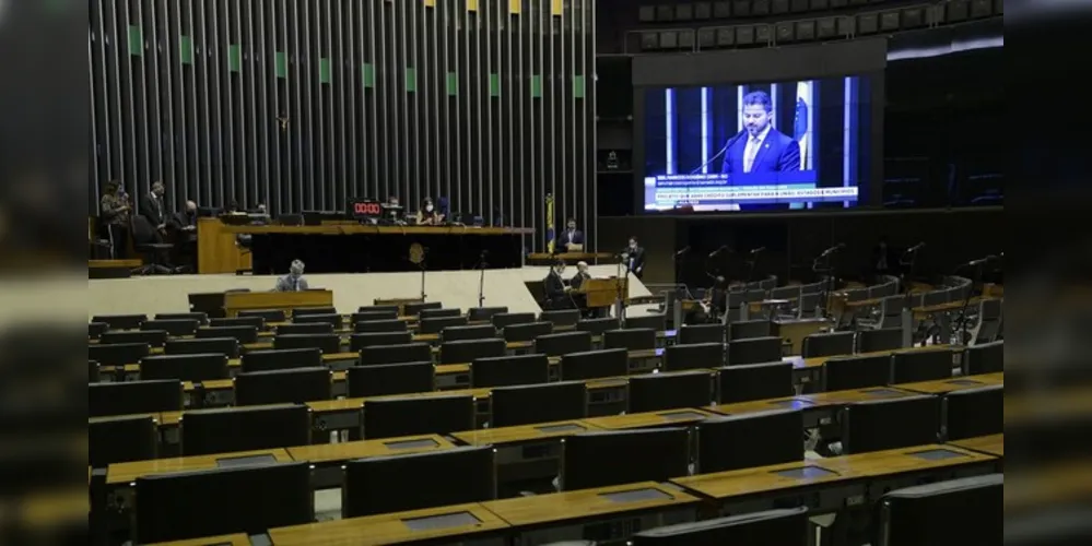 Os senadores fizeram sugestões de alterações junto ao relator, senador Fernando Bezerra (MDB-PE), que também é líder do governo na Casa. 
