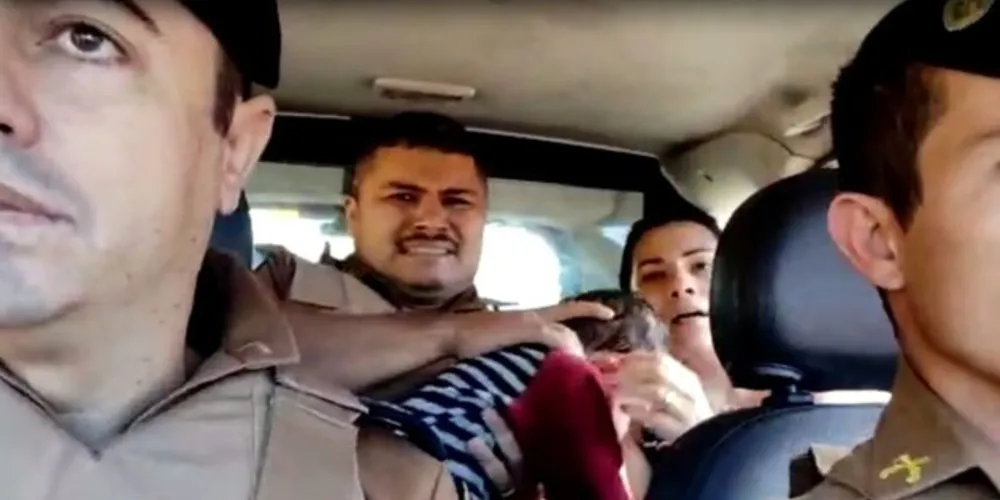 Imagem ilustrativa da imagem PMs salvam vida de bebê que se afogou em piscina no PR