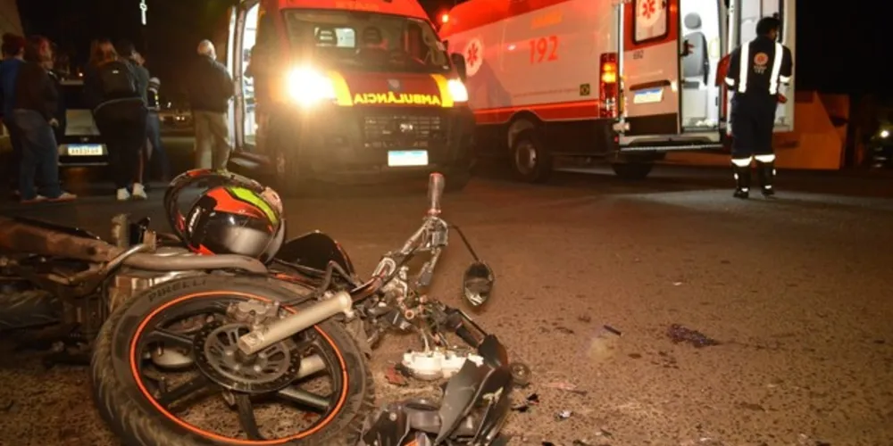 Motociclista ficou gravemente ferido após a colisão