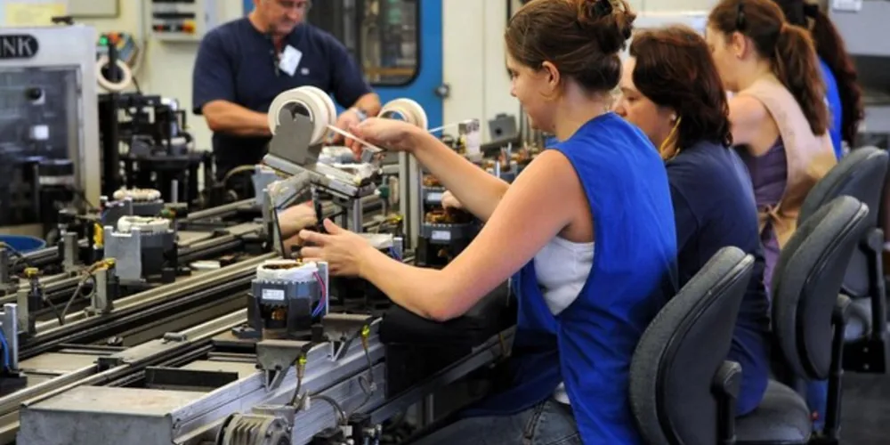 A indústria acumula queda de 10,9% no ano de 2020.