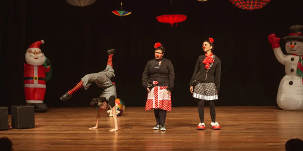 Os ingressos para os espetáculos Histórias de Palhaço e para as sessões de cinema do Cinearte Drive-in estão disponíveis na plataforma Sympla e custam R$27,50 por carro. 