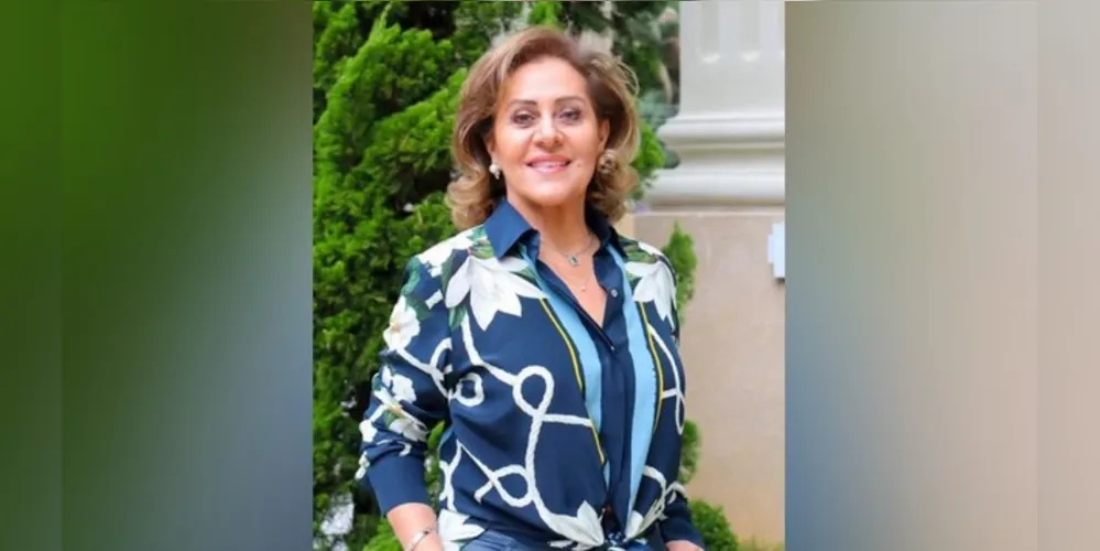NOVO CICLO – A empresária Ana Lucia Hyczy receberá as felicitações pela chegada de seu aniversário nesta quarta-feira (5). Ana Lucia que responde ao lado de suas filhas, pela badalada boutique curitibana Compagnia Internazionale. Da coluna RC os votos sucesso e felicidades