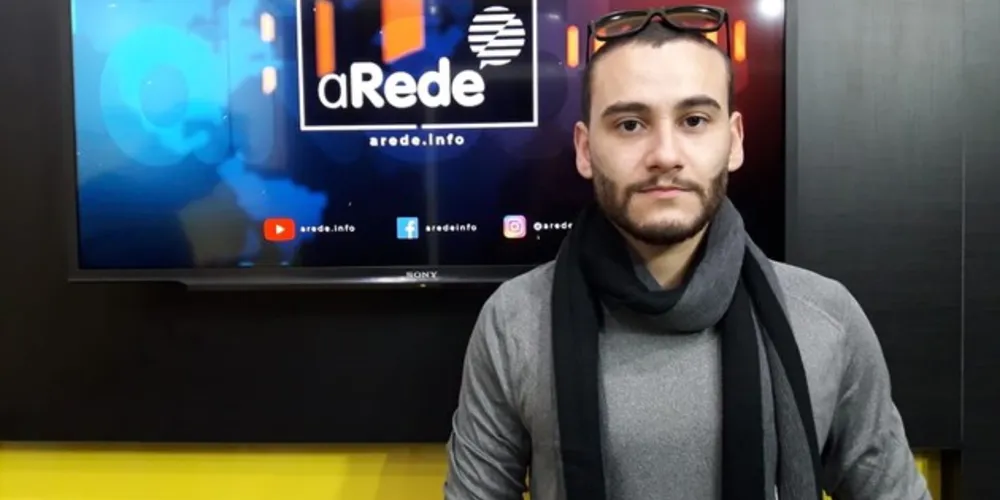 Juliano Santiago é proprietário da Barbearia Santiago