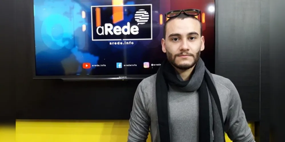 Juliano Santiago é proprietário da Barbearia Santiago