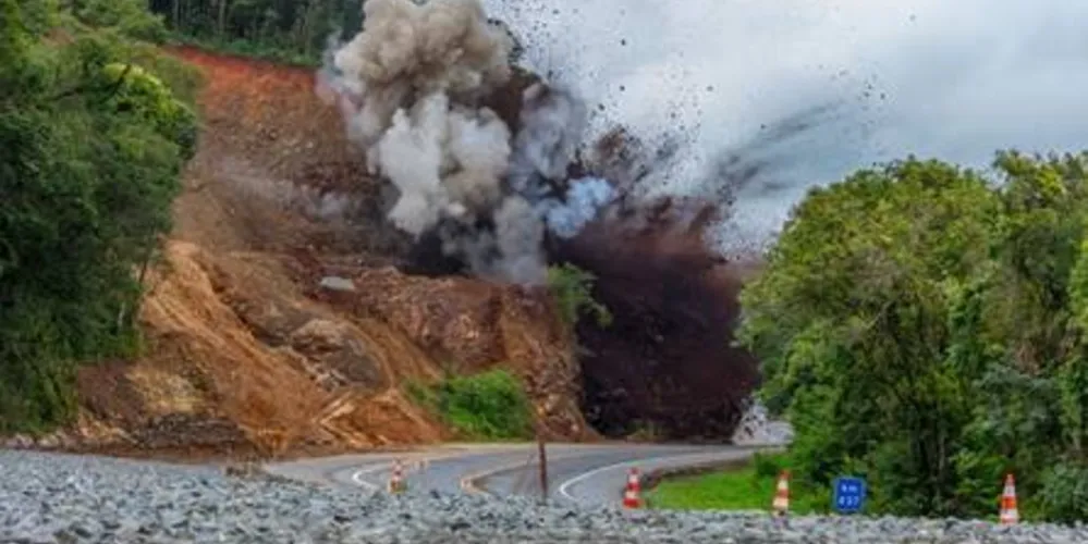 Detonações de rochas já foram realizadas em outras frentes na duplicação da BR-376