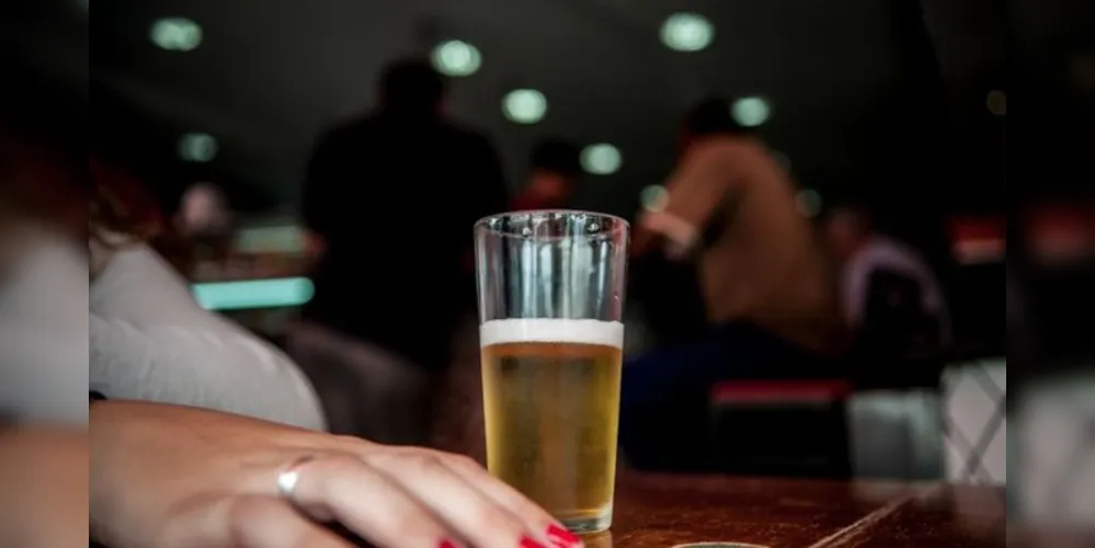 O relatório ressalta que essas substâncias tóxicas não são produzidas pela levedura cervejeira em condições normais de fabricação da bebida.