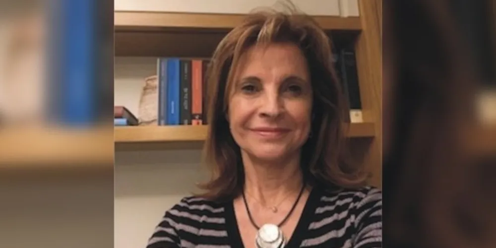 Rosana Justus Braga é formada em Letras Português-Francês pela Universidade Católica do Paraná.