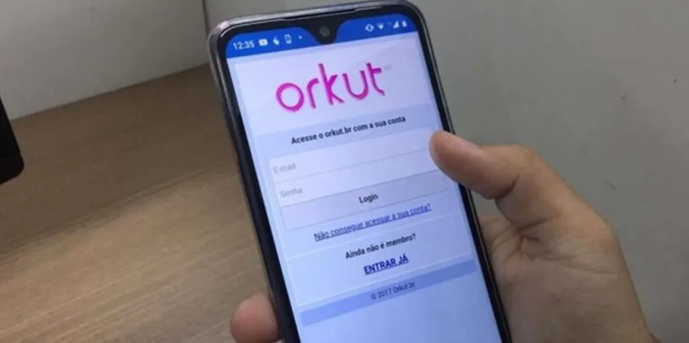 A interface é a mesma usada pela rede dos anos 2000