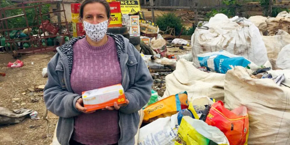 Objetivo é proteger os trabalhadores que têm contato direto com materiais que podem estar contaminados