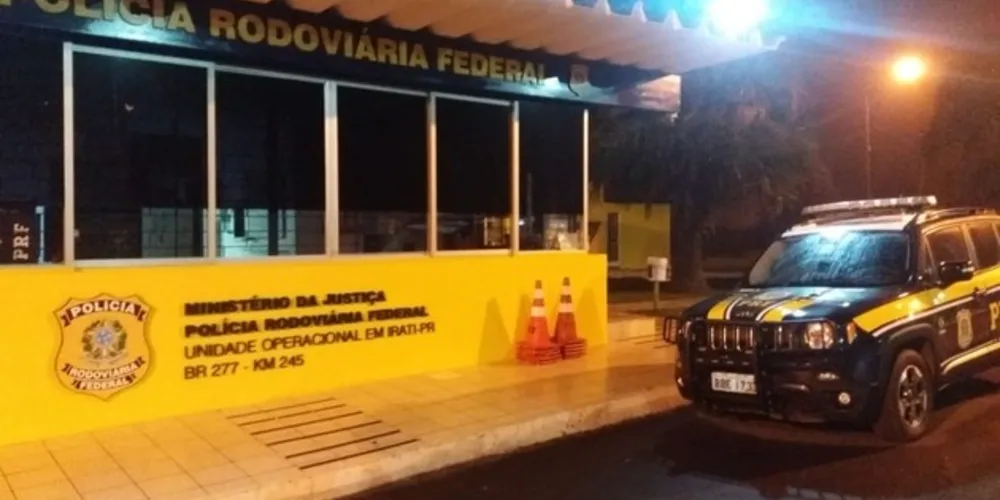 Imagem ilustrativa da imagem PRF prende rapaz com haxixe em carro alugado na BR-277
