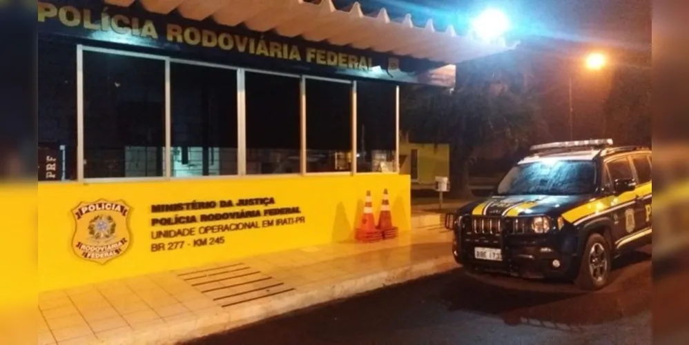 Imagem ilustrativa da imagem PRF prende rapaz com haxixe em carro alugado na BR-277