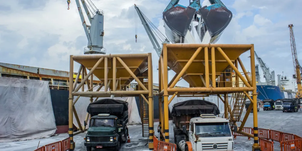 No ano passado, foram importadas quase 9 milhões de toneladas pelos terminais paranaenses. 