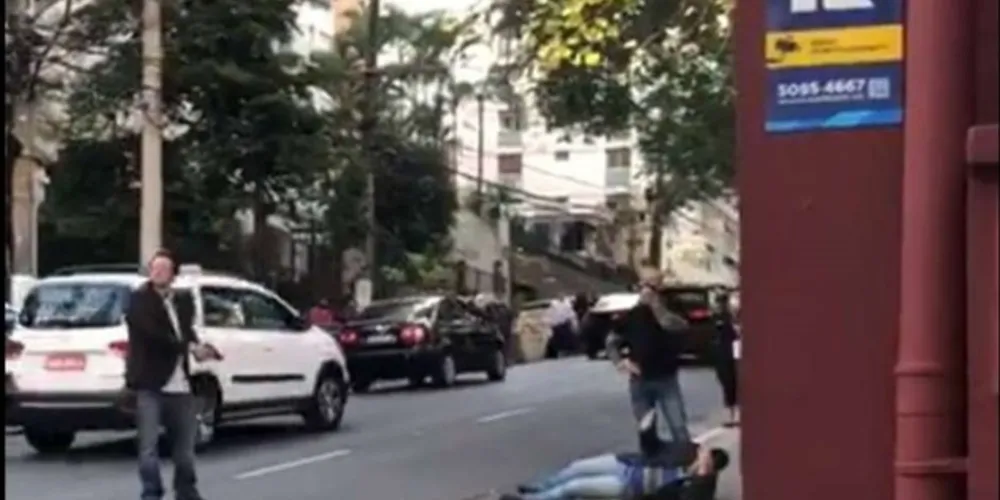 De acordo com a delegada, o suspeito tem passagens pela polícia por porte ilegal de arma de fogo e outro roubo.