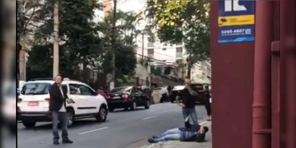 De acordo com a delegada, o suspeito tem passagens pela polícia por porte ilegal de arma de fogo e outro roubo.