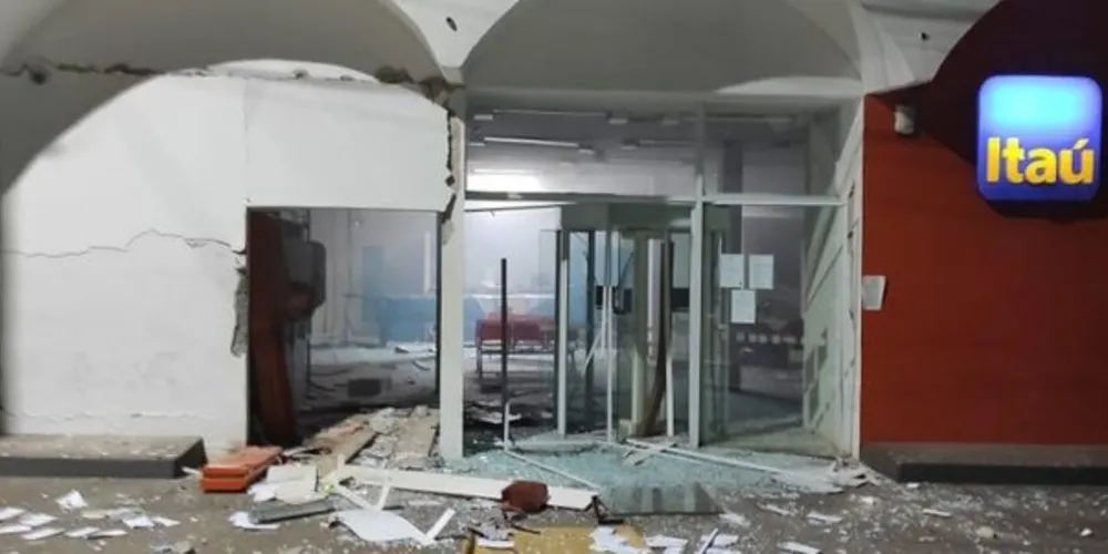 Agência no interior do Paraná foi completamente destruída por explosão nesta madrugada