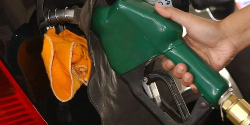 Os combustíveis, de uma forma geral, subiram 3,12%, devido a aumentos de preços no óleo diesel (4,21%), etanol (0,72%) e gás veicular (0,56%).