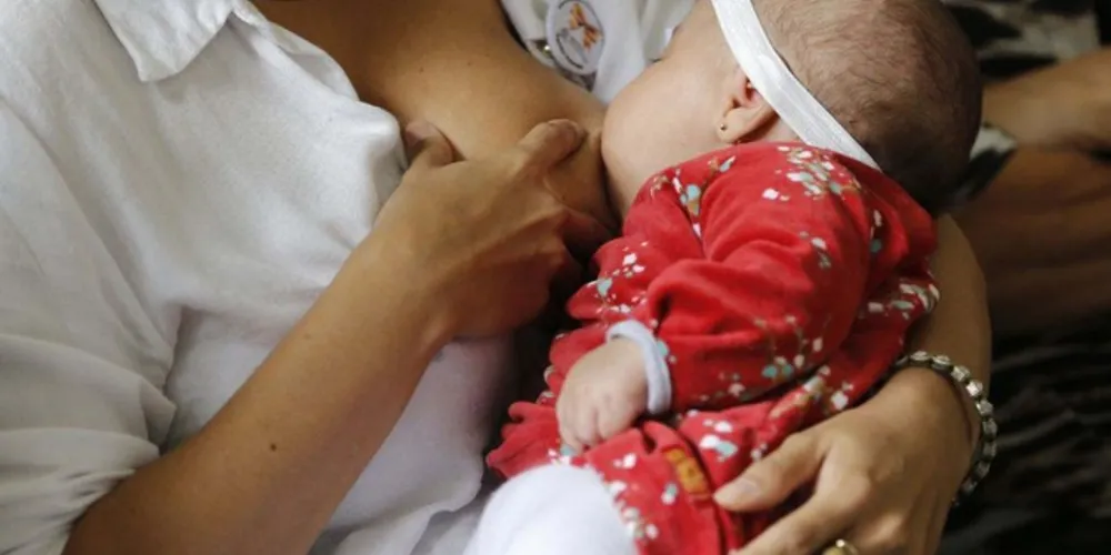 Além do apoio ao Agosto Dourado, o HGU também conta com práticas de incentivo e apoio ao aleitamento materno nos processos assistenciais junto às parturientes.