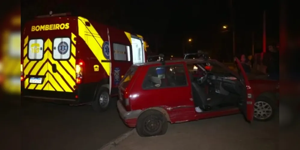O 'fujão' só não contava que o para-choque do veículo ficaria no local com a placa do carro