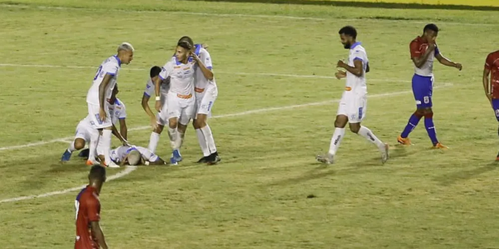 Tricolor abriu 2 a 0, mas permitiu a reação do Confiança-SE