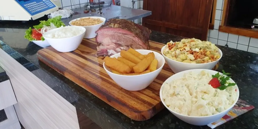 Estabelecimento carrega a tradição em preparar refeições a pronto entrega ou encomenda. Novidade é a entrega por delivery