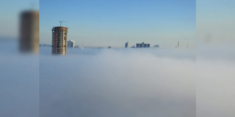 Ponta Grossa praticamente some com a densa neblina