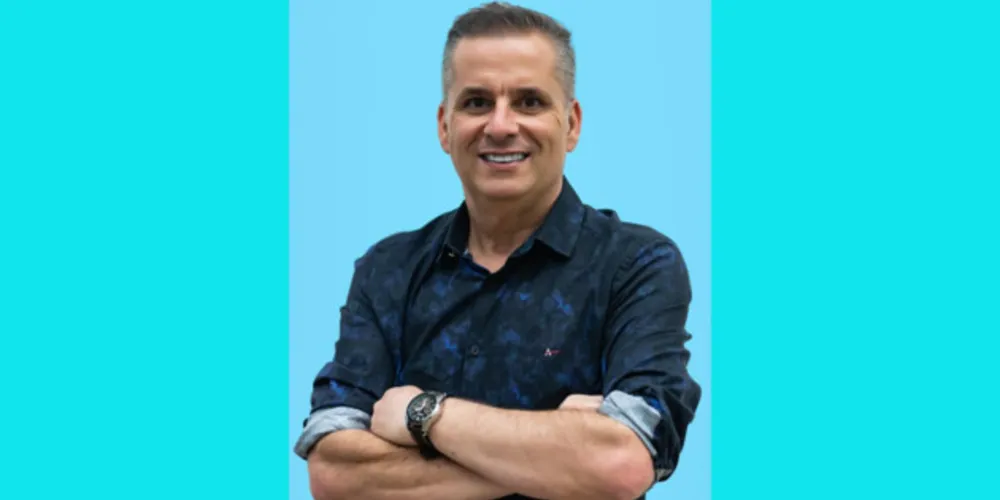 BRINDE A VIDA - O DJ mais badalado dos Campos Gerais reservou a última segunda-feira (10), para celebrar a troca de idade. Maurício Cury, requisitado para os maiores eventos empresariais e sociais da região, Mauricio tem se reinventado em meio à pandemia sempre trazendo lançamentos e fazendo lives solidárias. Vale registrar que o top Dj está preparando muitas novidades para a retomada do setor de festas. Fruto de um trabalho impecável e de uma dedicação intensa Maurício coleciona elogios por onde se apresenta. Da coluna RC os votos de muitas realizações e alegrias!